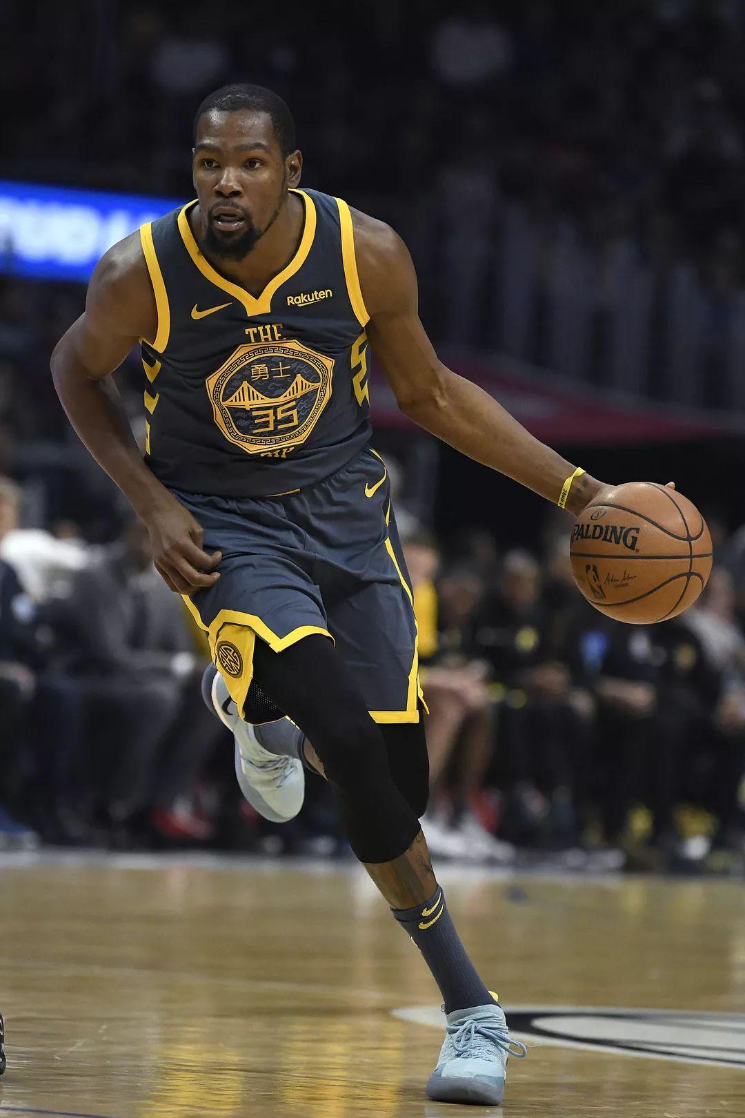 包含纽约尼克斯转会期迎来里程碑，志在德甲名次提升，压力陡增，团队化学反应显著的词条